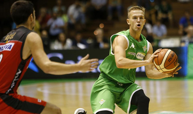 JOHNNY DEE, PUNTOS PARA EL DELTECO GBC