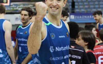 Inveready Gipuzkoa Basketek 2026ra arte berritu du Mikel Motos